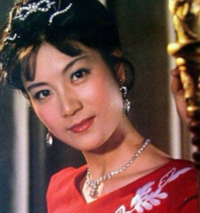 1976年《阿夏河的秘密,饰演卓玛1,1974年《难忘的战斗,饰演范可君