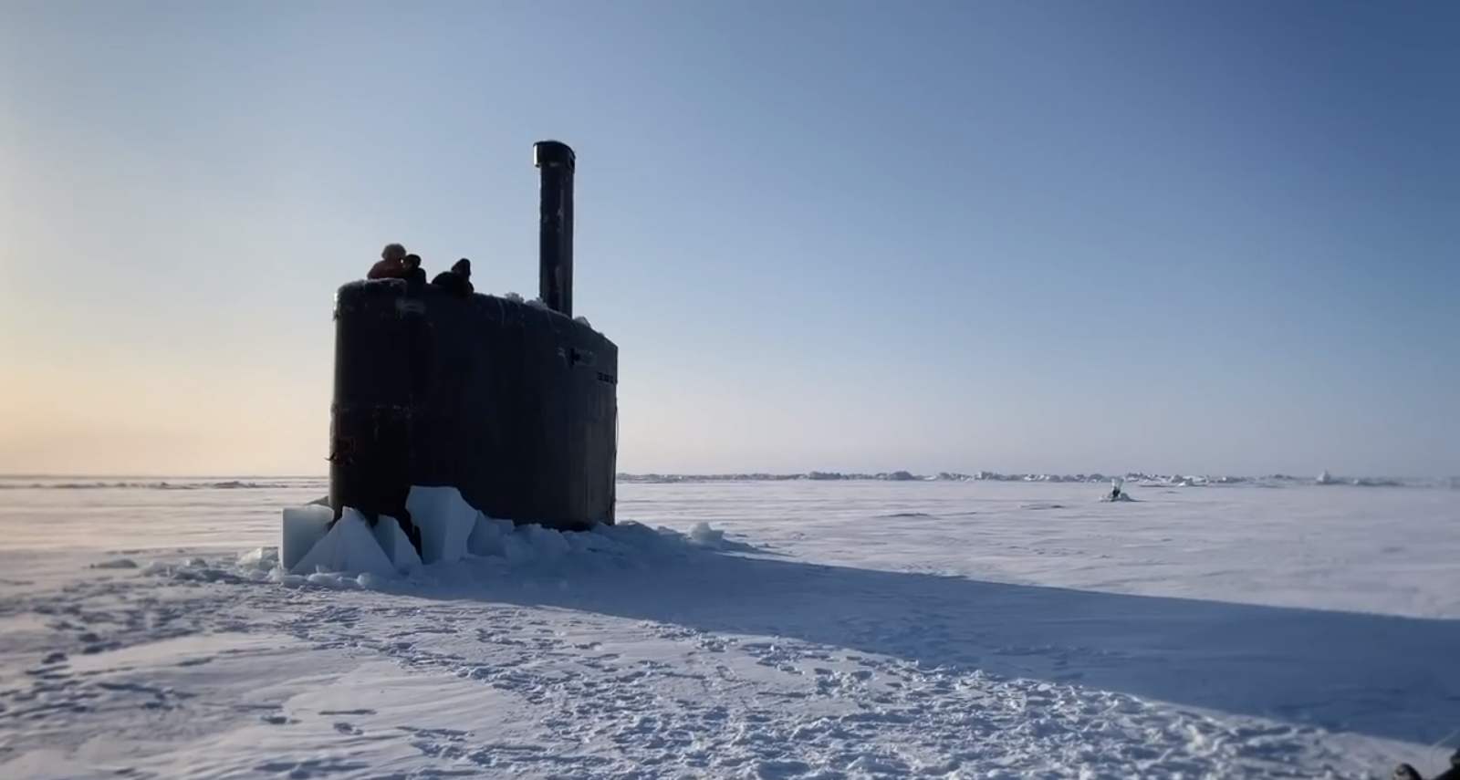 美军核潜艇在北极破冰而出据俄罗斯媒体报道,在3月9日的时候,俄罗斯图