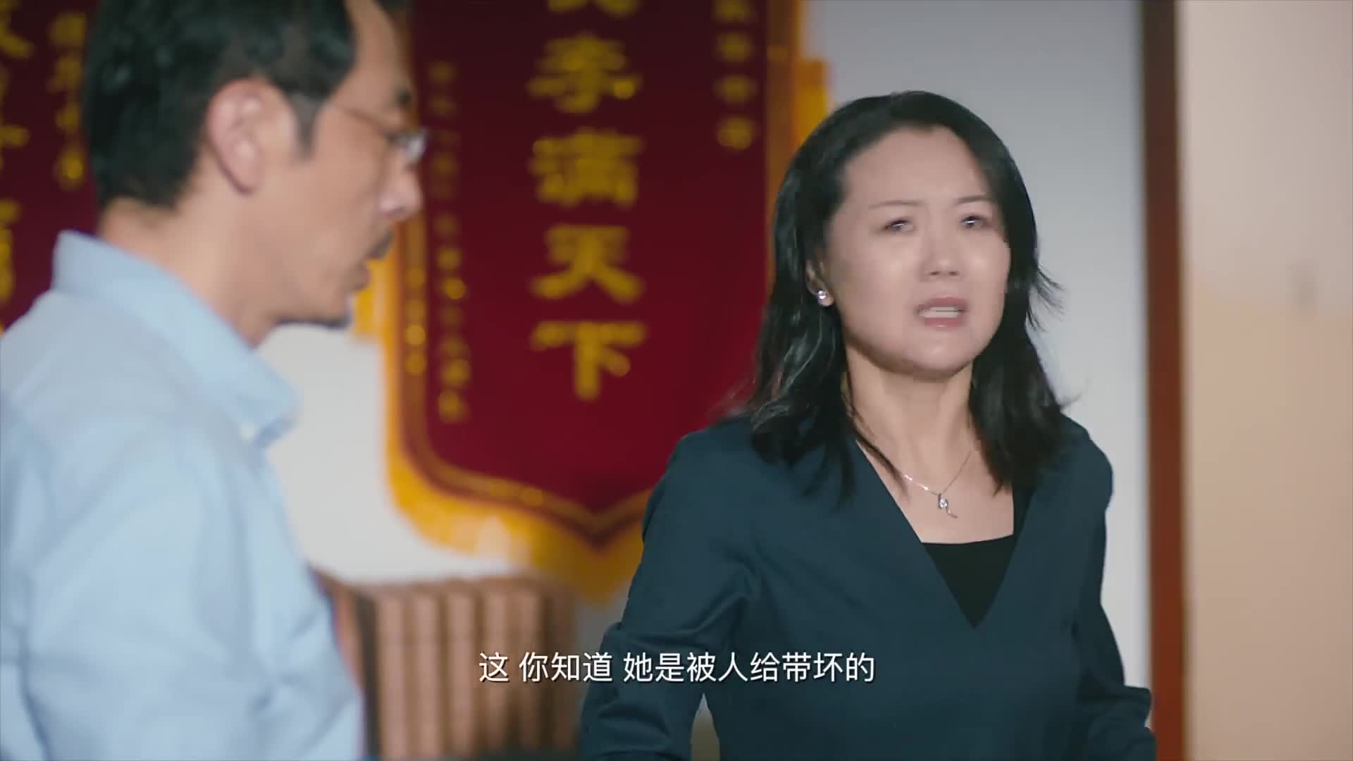 凌妈妈逼凌翔茜承认错误 凌翔茜内心崩溃失控跑开