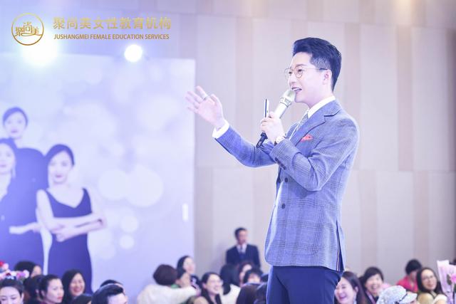 聚尚美时尚鬼才allen抖音直播课精彩进行中
