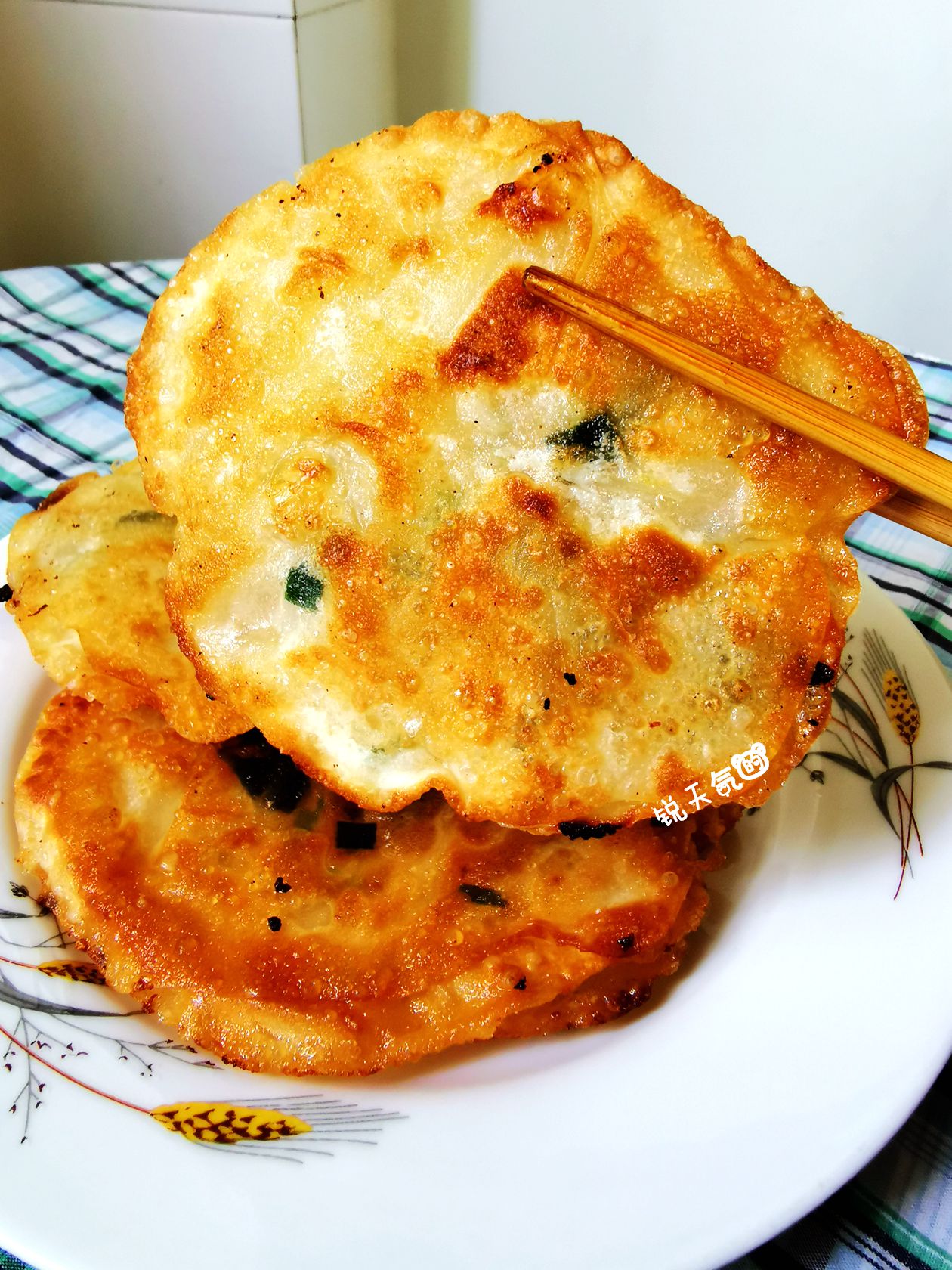 原创饺子皮葱油饼,手残党第一次做,没想到挺成功