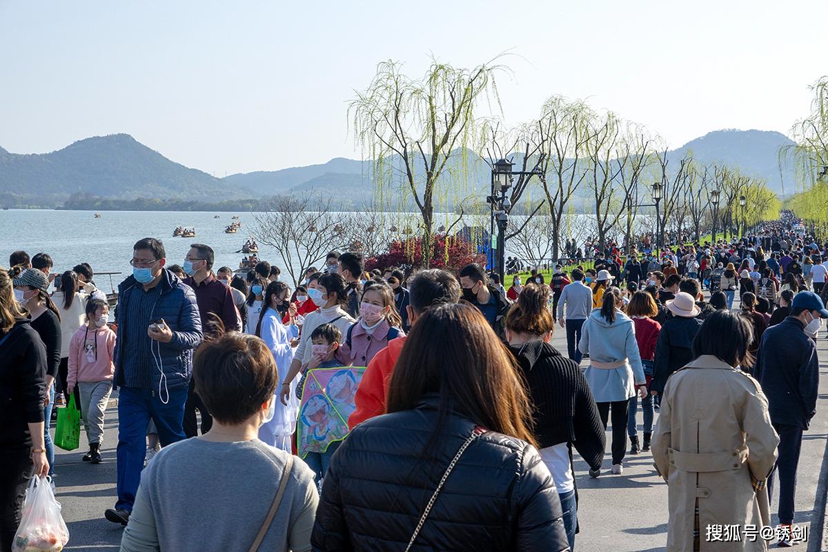 原创人山人海的西湖景区人气已恢复如常收费景点也免费开放