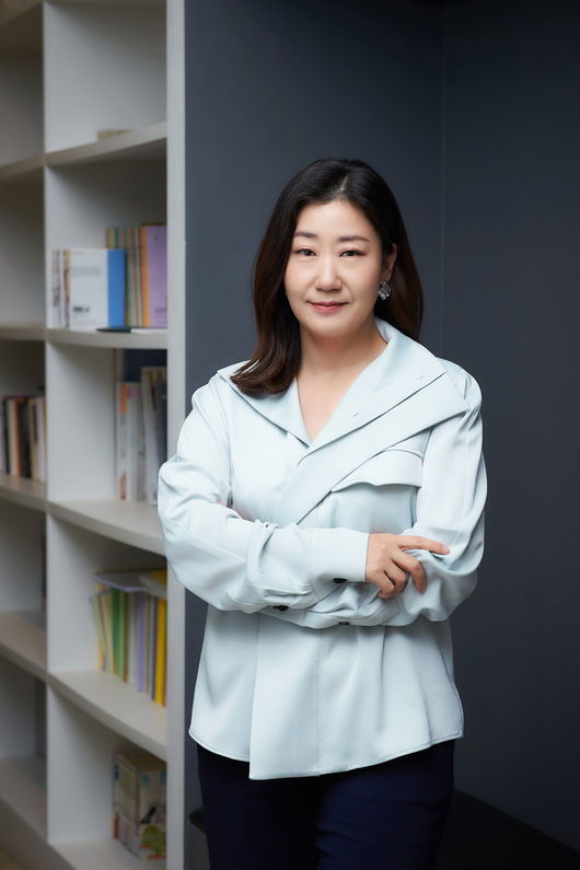 原创豹子女罗美兰出演的电影正直的候选人持续火爆疫情期间真是难能