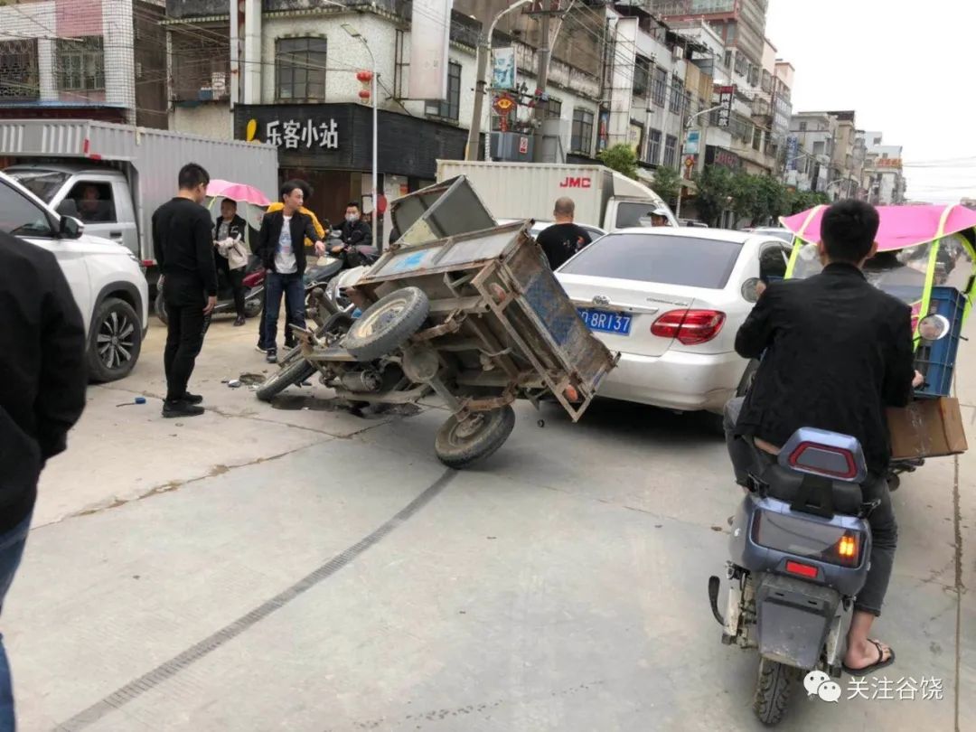 谷饒三輪車司機被120接走!