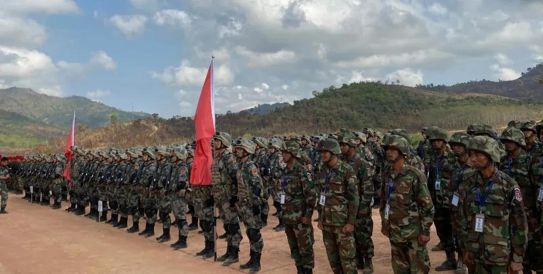 曾两次参加阅兵接受检阅东海籍军人张洋今再赴异国手持国旗开训