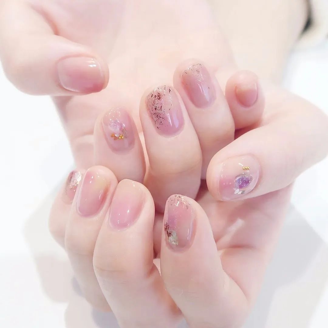 来一款半透美甲美美过春天