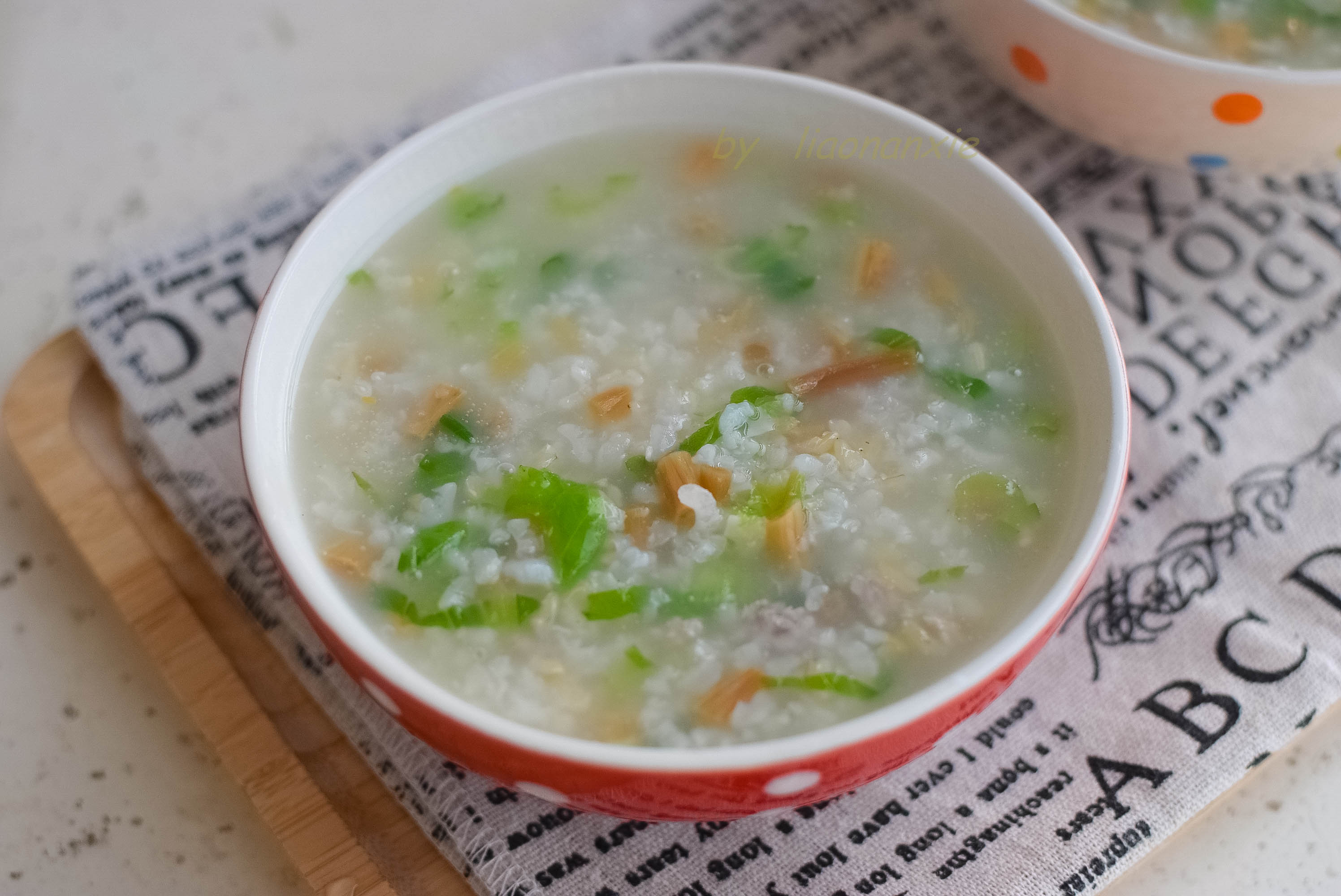 早餐一碗热粥温暖全家人的胃快速煮粥有技巧一泡二焖三搅拌