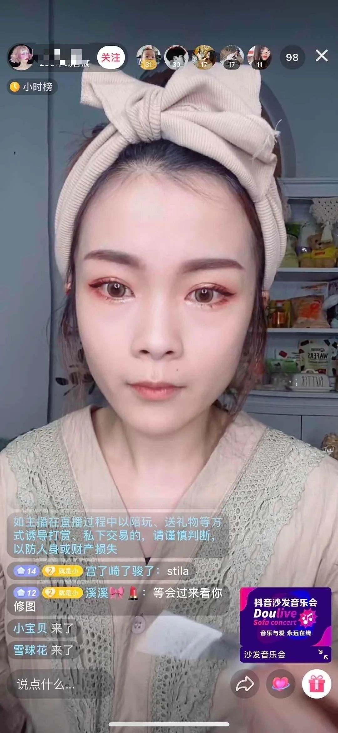 美照欣赏95emm五官底子还在,只是没有视频里那种姐姐超a的感觉了