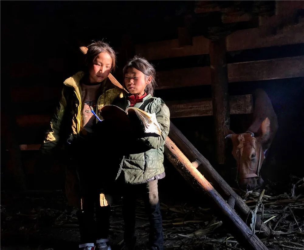 人文纪实冯挺华大凉山的孩子们