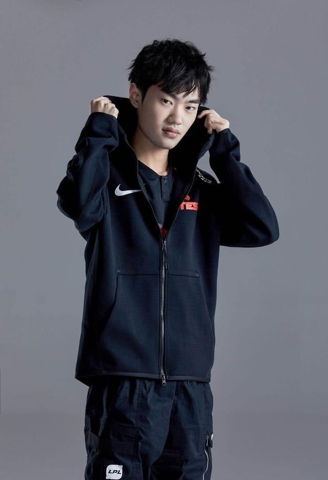 tes遭遇两连败,knight心态爆炸质疑自己菜,网友建议向小虎学习