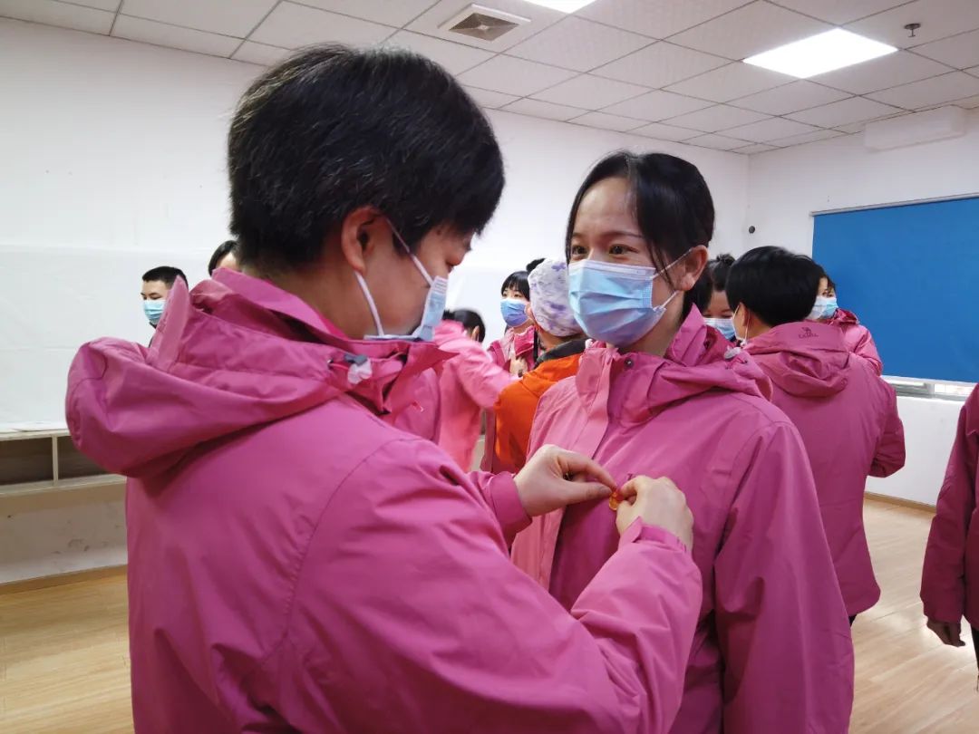 廖 玲2作为玉林市第二人民医院支援湖北医疗队队长,入党后的许燕本