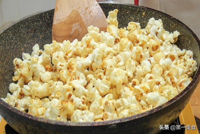 街头上常见小吃爆米花轻松在家做玉米扔锅里粒粒香甜又开花