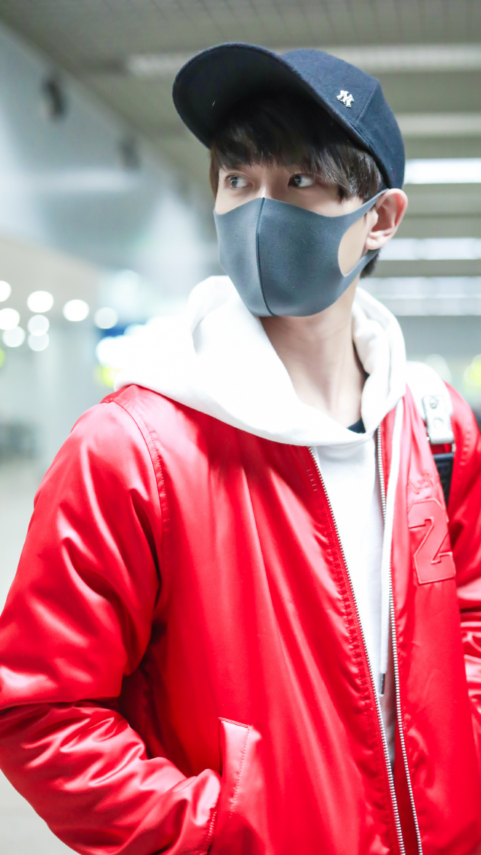 口罩挡不住任嘉伦的大眼睛 不灵不灵一发入魂