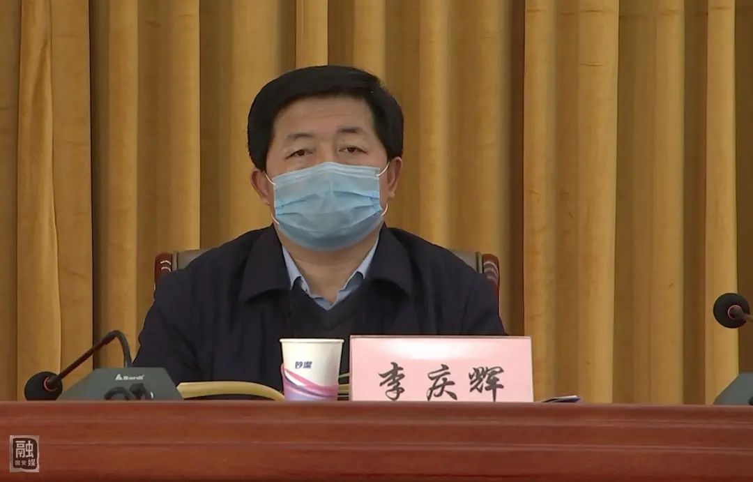 县委副书记李庆辉宣读了《全县城乡"两违"拆除集中行动暨人居环境整治