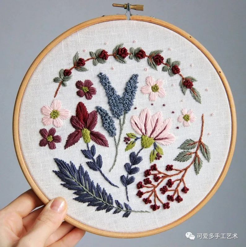 再普通的衣服也变得高级,唯美的花与叶子刺绣,几十种绣法一学就会!(附教程)_布上