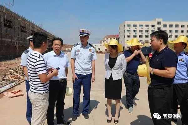 县政府高度重视消防工作,县委书记姚飞翔,县长叶峰,常务副县长余娜