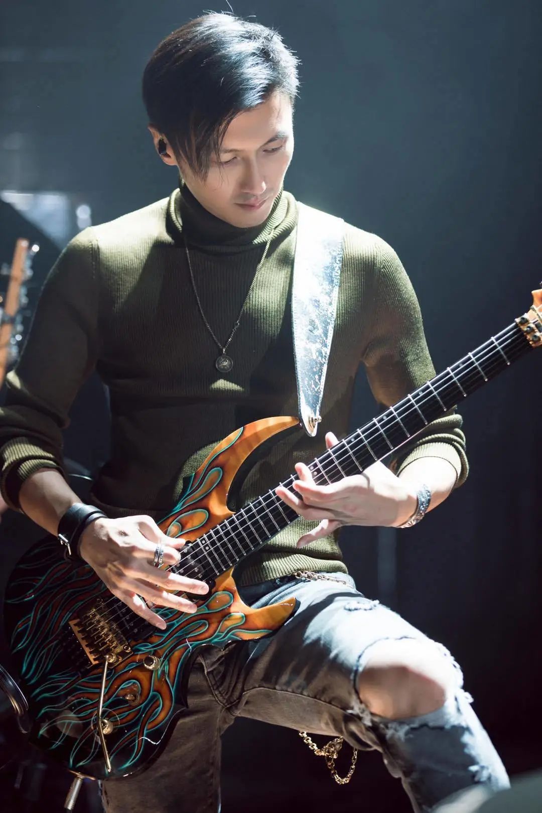 看谢总裁用摇滚"炸"翻舞台:「我说了算」!_谢霆锋