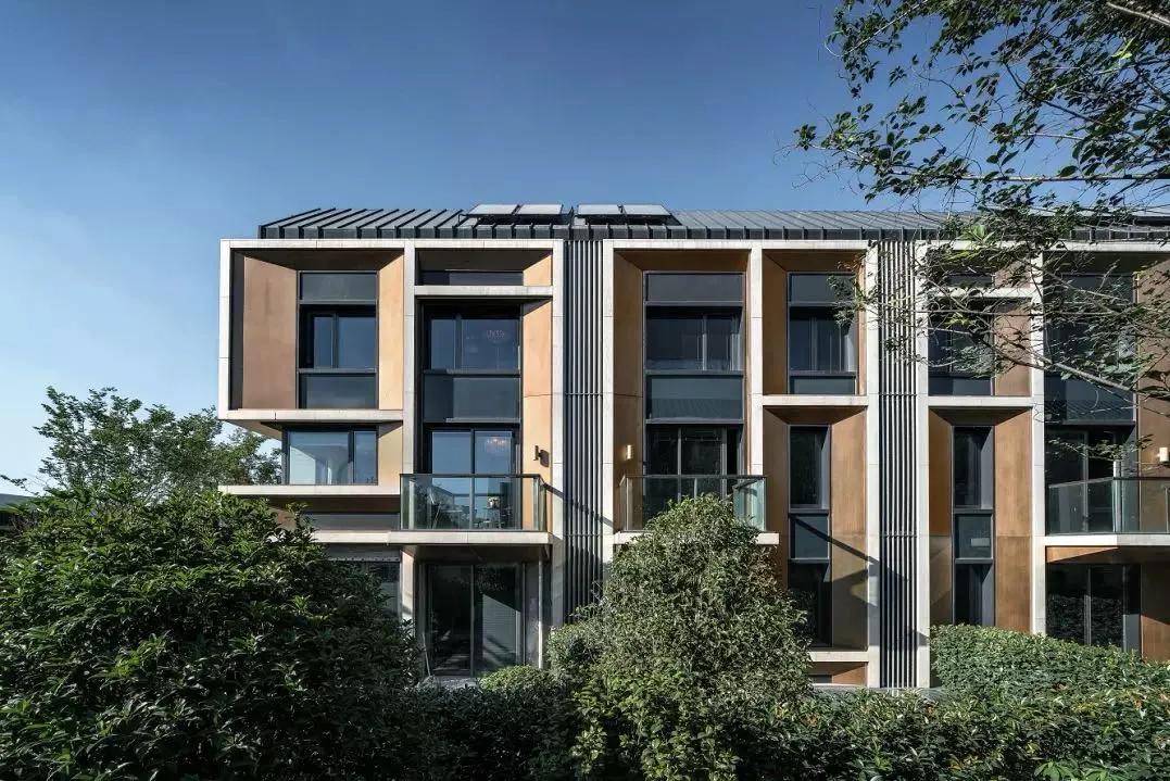 融信世纪江湾仅20席约170㎡滨水联排别墅附一房一价表