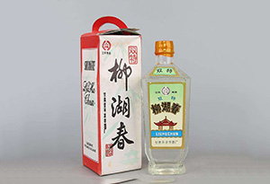 柳湖春酒以小麦,红高粱为原料,经沪州传统酿造工艺酿造而成.