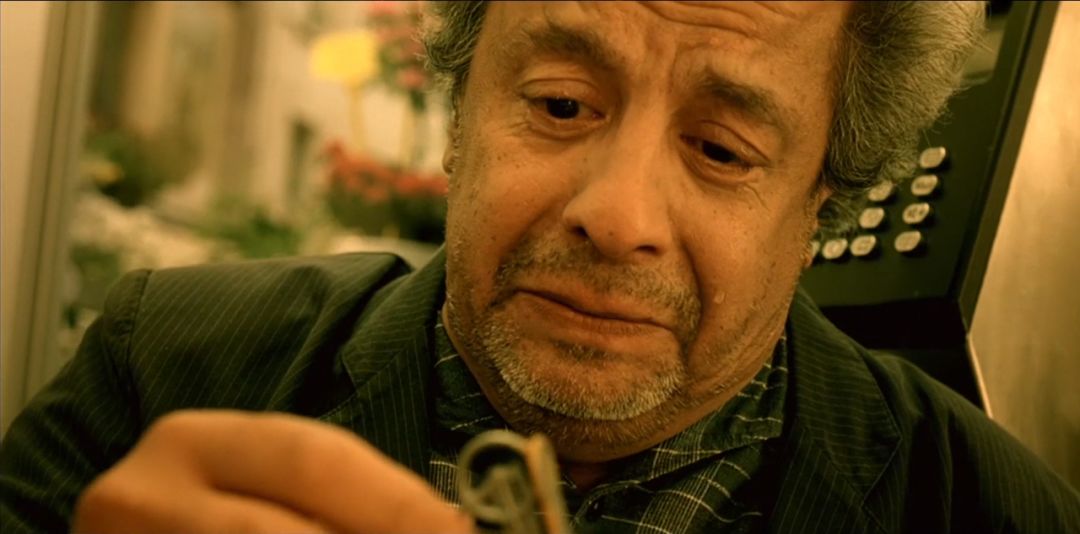 始终无法把握住一个人物:那是一个女孩,她在画面中央,却仿佛身在别处