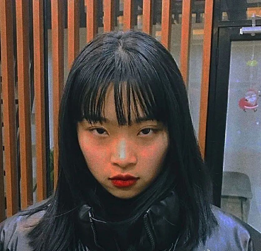 苟言笑的珏姐不仅能歌且善舞,作为个人训练生,偏中国风的长相更有记忆