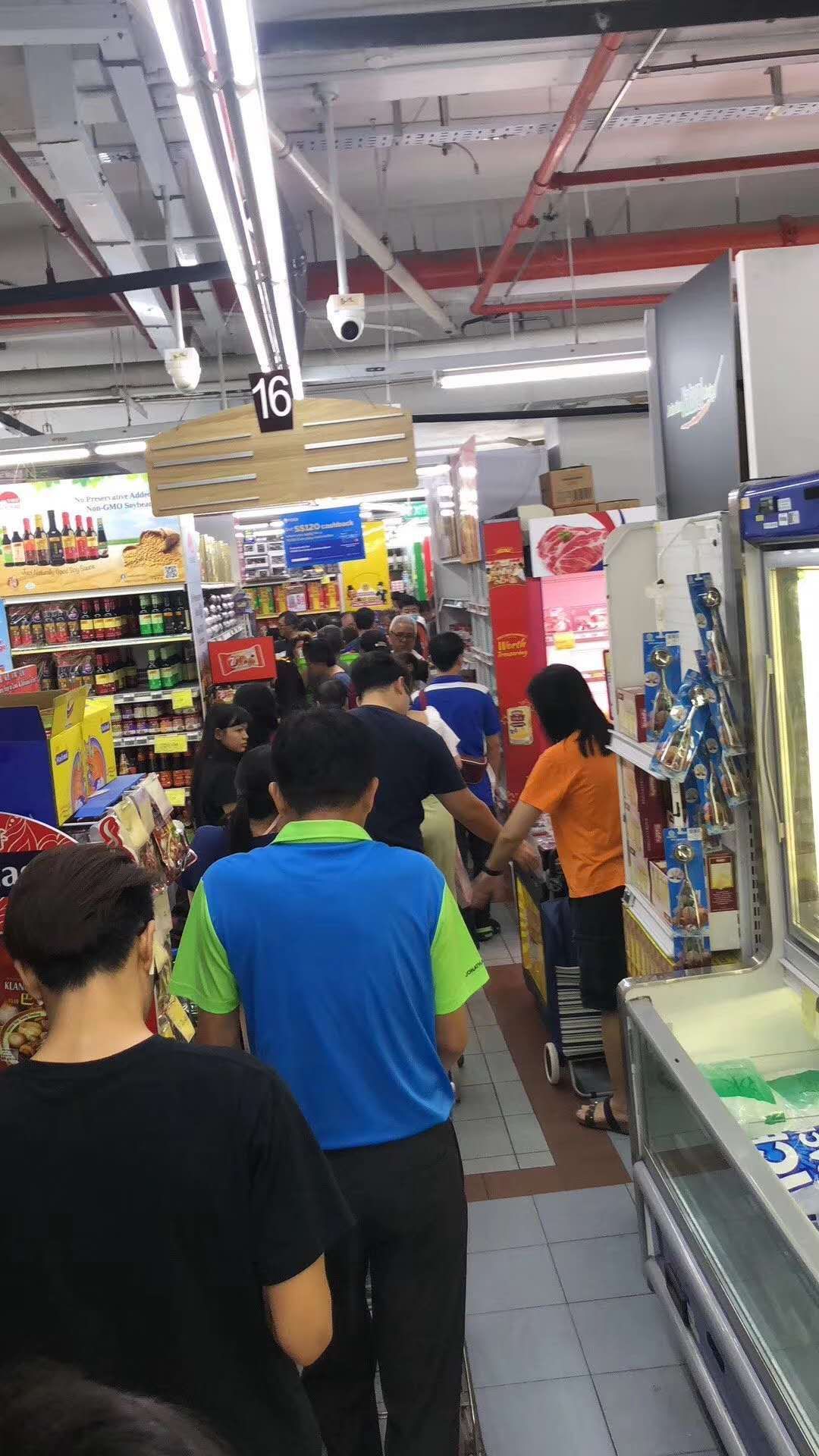 马来西亚宣布封国14天,担心断粮引新加坡超市遭疯抢!
