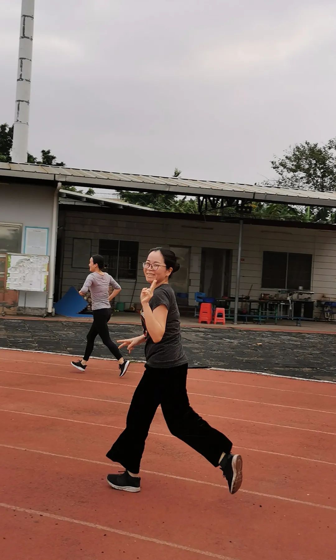 巾帼之花美丽绽放抗疫三月石楼中学别开生面庆三八