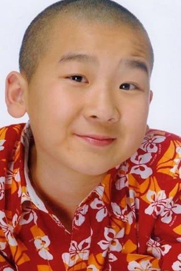 7岁担演主角,连续3次登上春晚舞台,如今28岁快被人们遗忘