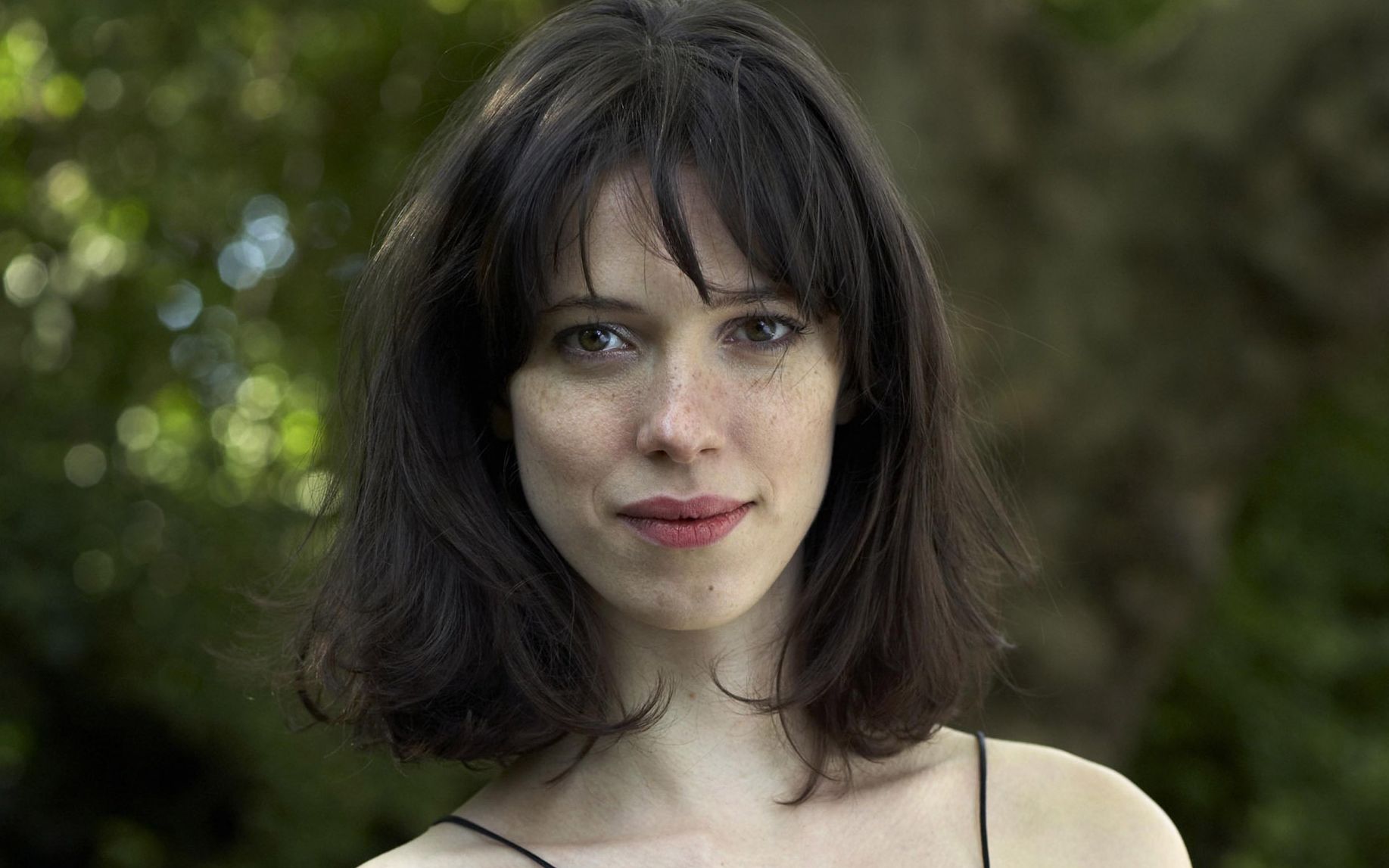 丽贝卡豪尔新片宽恕停拍团队成员被送返回家