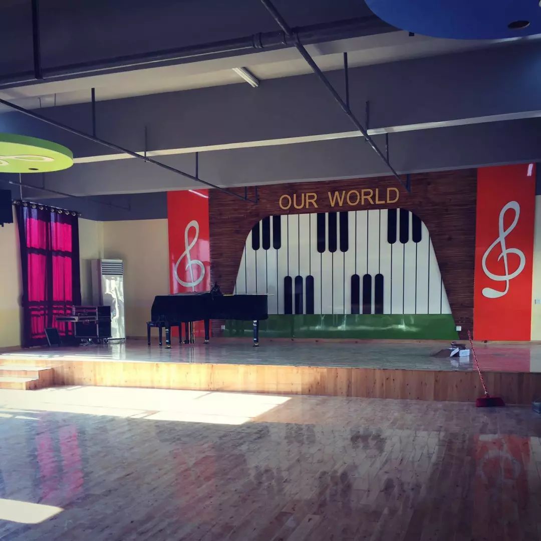 音乐厅美术馆蒙台梭利馆幼儿园的绿化区对于净化空气起着很大的作用.