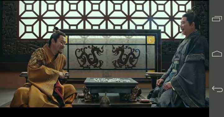 大臣和皇帝下棋占尽先机皇帝恼火马上滚蛋否则老子宰了你