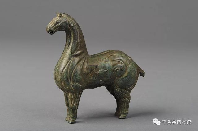 文化战疫泉城在行动平阴文物战国云纹铜马