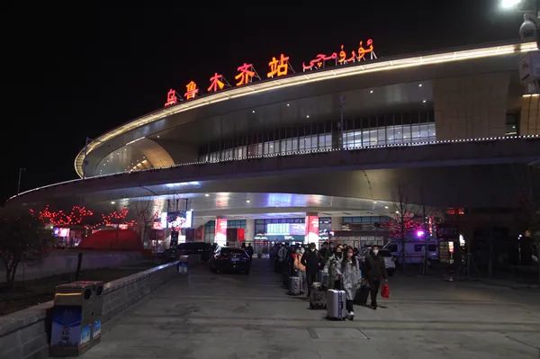 安全返岗千里之外接你回家阜康园区乘坐中泰集团专列员工安全抵疆顺利