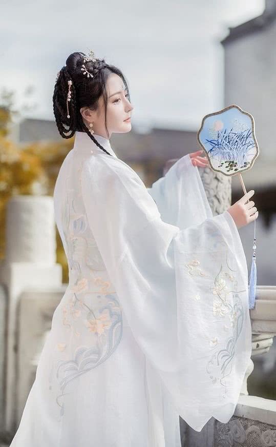 十二星座女专属古装金牛渐变色水瓶刺绣装巨蟹春意盎然