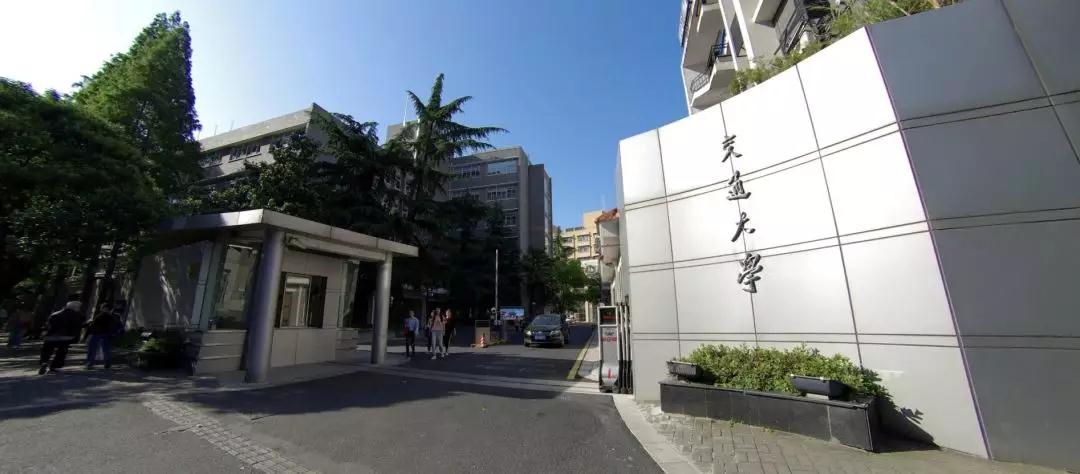 长宁校区主要开设融合课程,即体制内初高中课程,a-level专业基础课程
