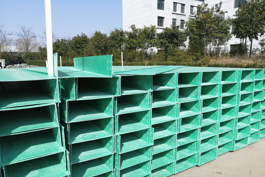 广东梅州300*200玻璃钢管箱发货