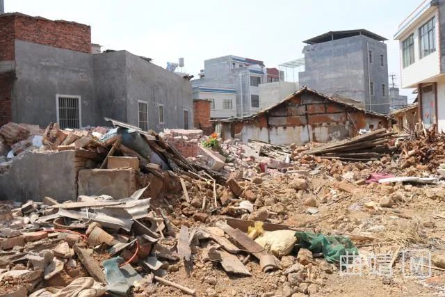 陆良此社区共拆除66户老旧房屋旱厕20余座腾出空地7000多m05