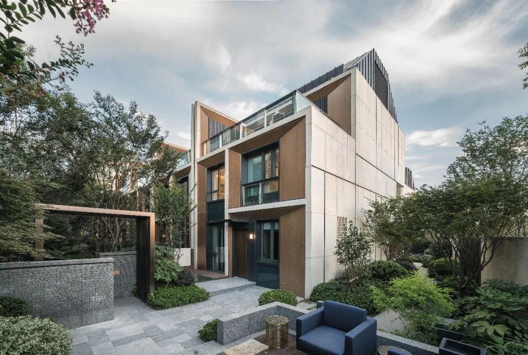 江湾是融信"世纪系"首发作品,也是top系壹号作品,更是融信在上海高端