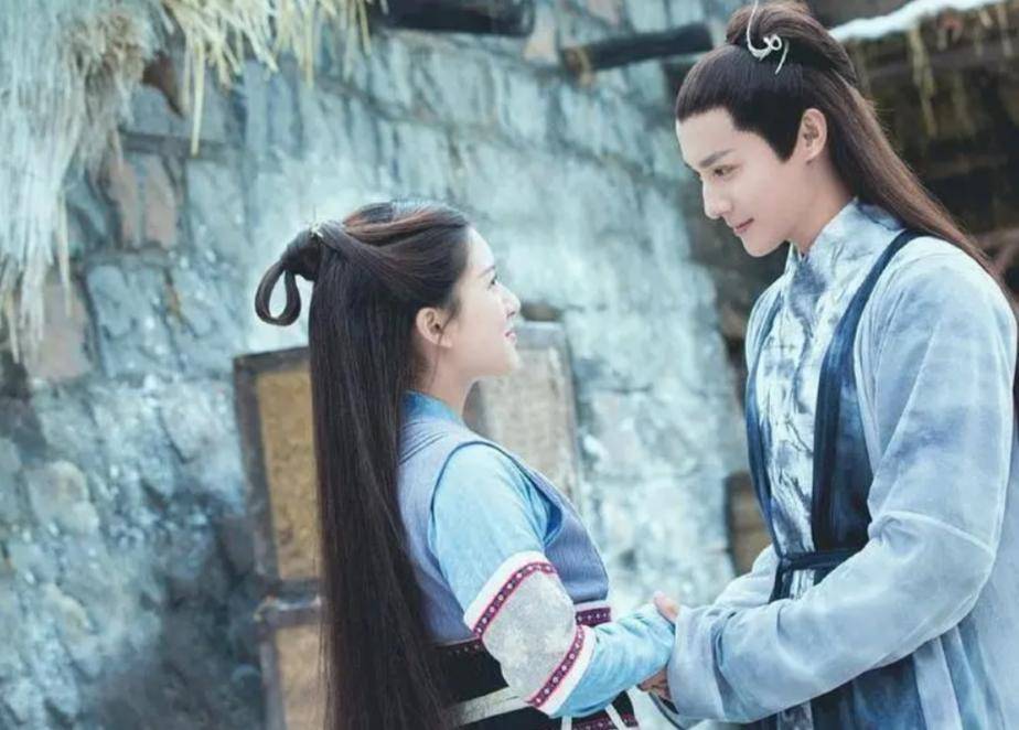 由郑业成和赵露思主演,蒋依依友情客串,讲述的是上古时期,覃川与