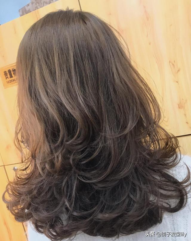 3月精选发型33款大波浪锁骨发全头烫美到心儿怦怦跳