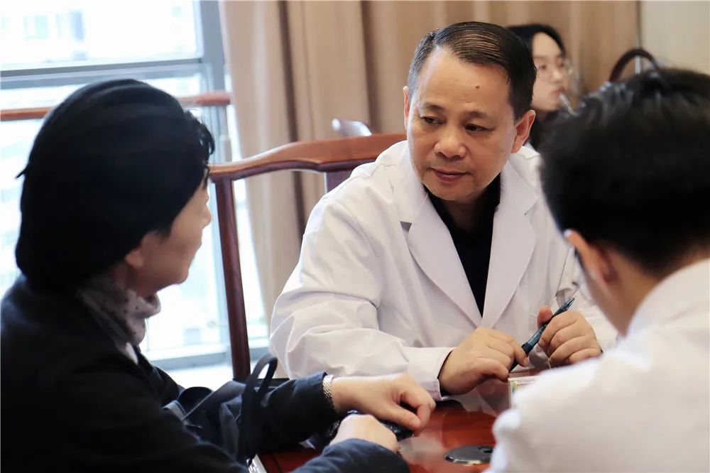 一天要量七八次体温,每晚睡眠不足4小时……你最近也这样吗?_张永华