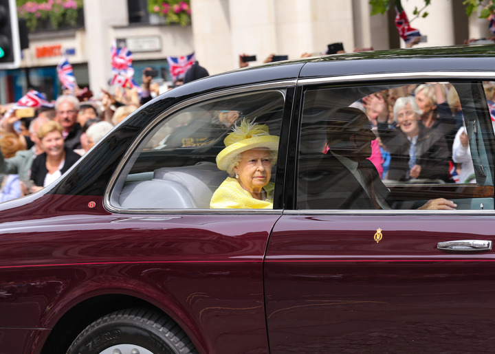 英女王撤离白金汉宫,超10万人请愿反对首相策略西班牙首相府3月14日晚