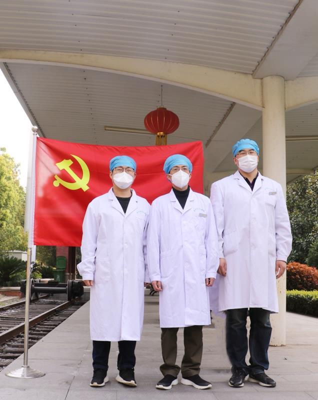 下,主动作为,义无反顾,勇于担当,自觉以一名合格党员的标准要求自己