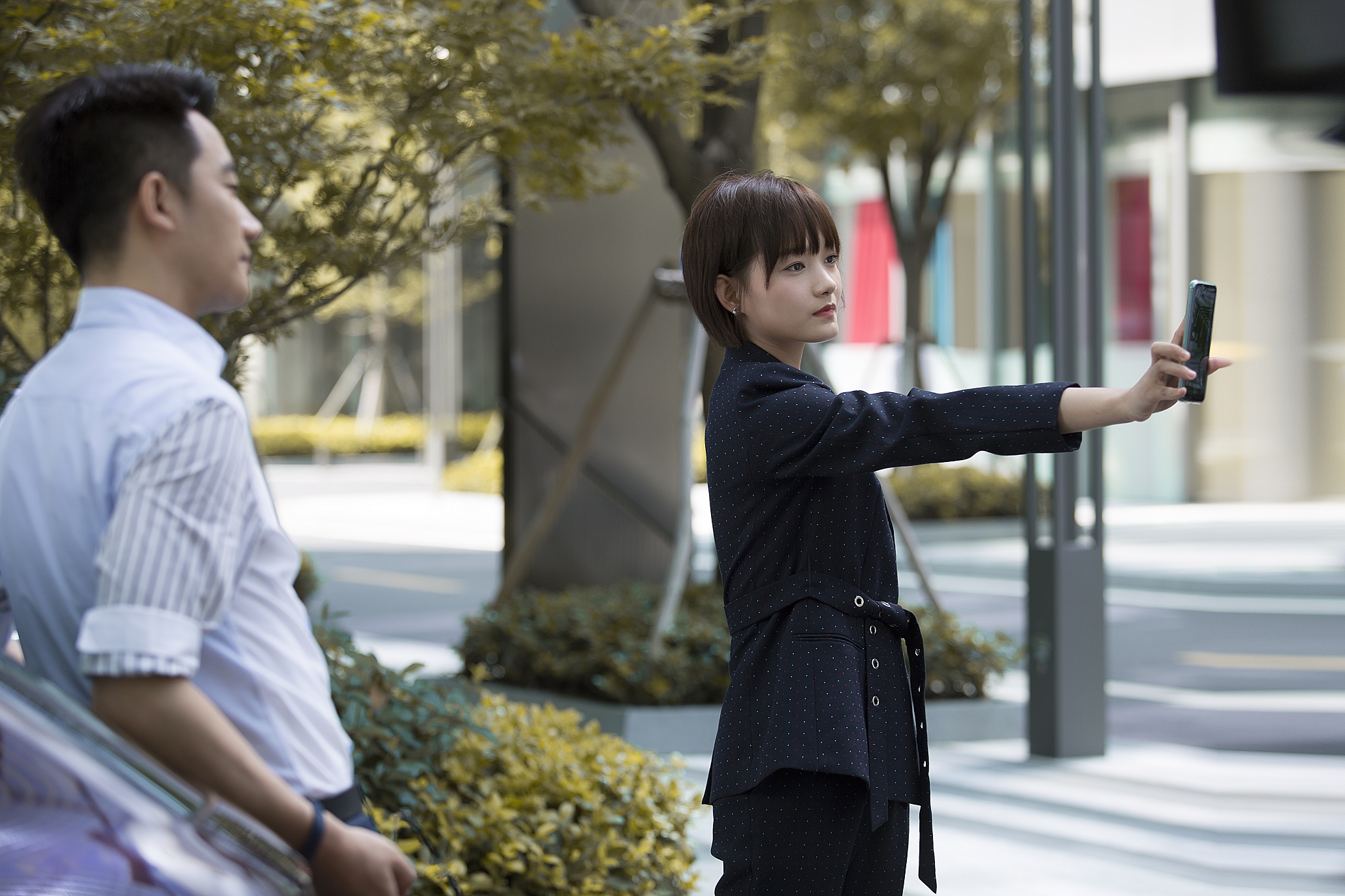 洪佳宁《完美关系》金牌小助理征服观众 线上线下实力宠粉