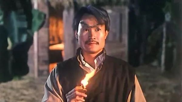 小时候挺怕恐怖片,但是不怕林正英的僵尸片