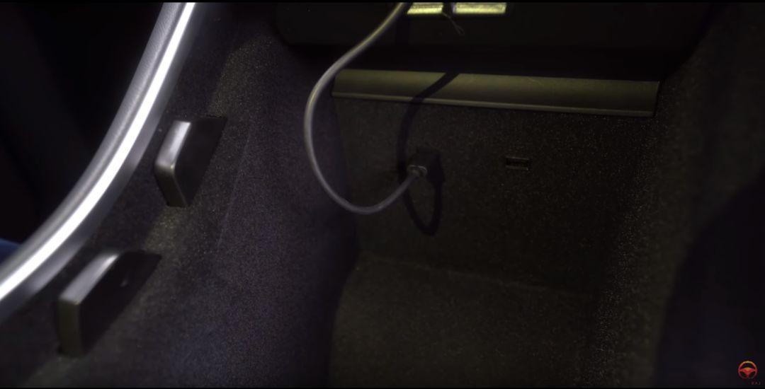 model y 两个后排 usb 接口都是 type-c 形式的,如果支持 pd 充电协议