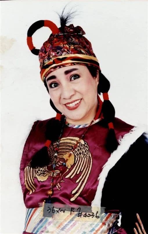 原创著名歌仔戏演员小凤仙病逝享年80岁生前未曾结婚却儿孙满堂