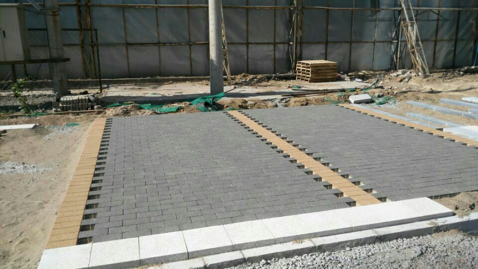 彩色仿石透水砖铺贴效果图1020陶瓷透水砖工程案例图