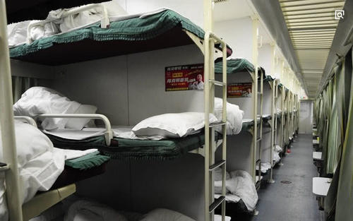 大桥以及琼州海峡跨海大桥的建城和通车,还有中国高速发展的高铁动车