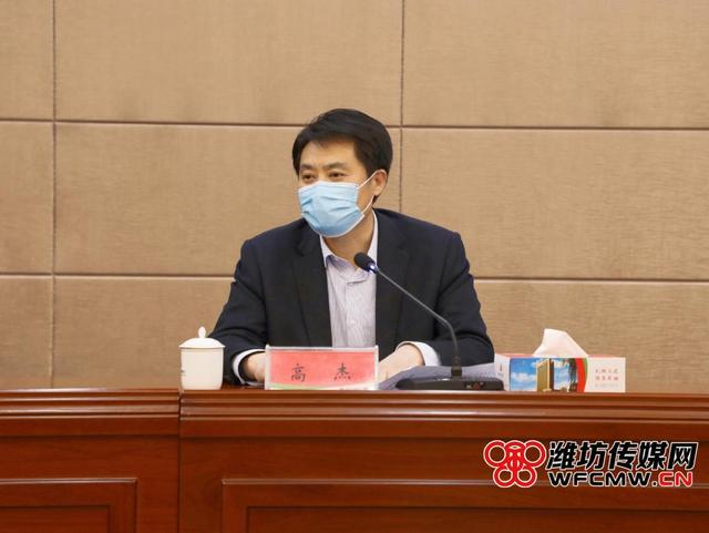 会上,青州市花卉产业管理局副局长王洁就花卉产业的规划和发展做重要